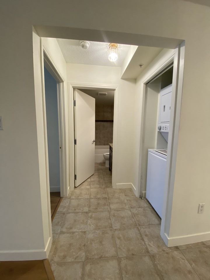 790 Kingsmere Crescent Southwest - Photo 3 of 15