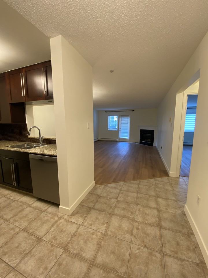 790 Kingsmere Crescent Southwest - Photo 7 of 15