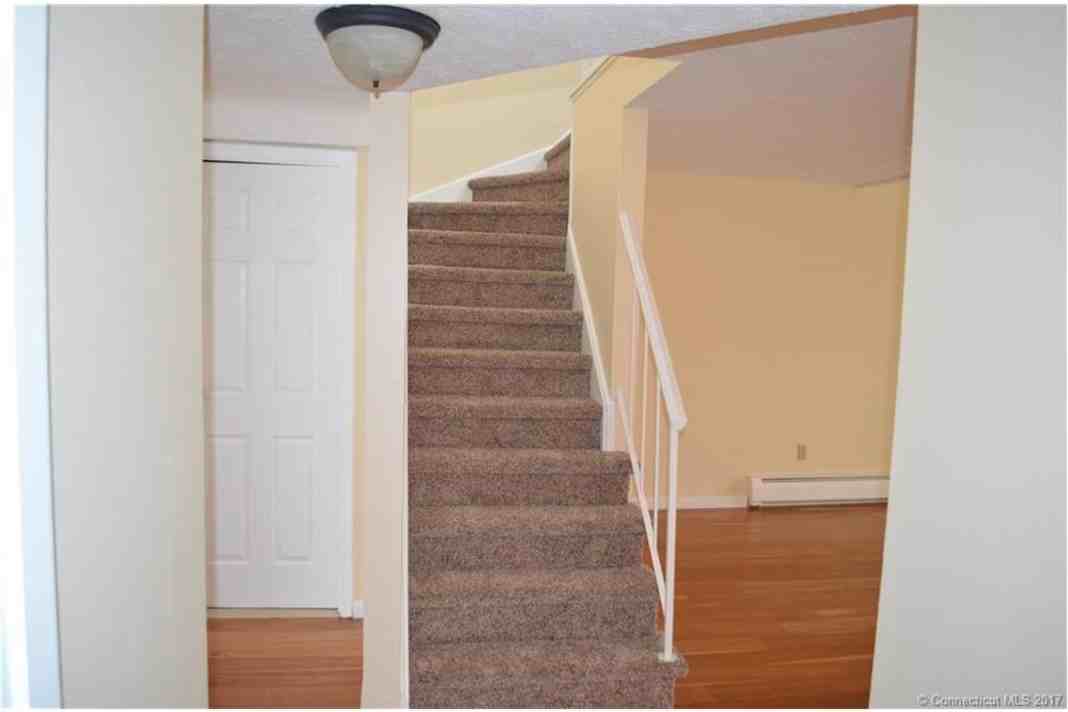 23 Amato Dr - Photo 4 of 16