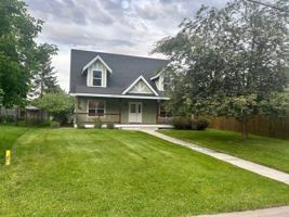 featured image of 123 Aspen Grove St