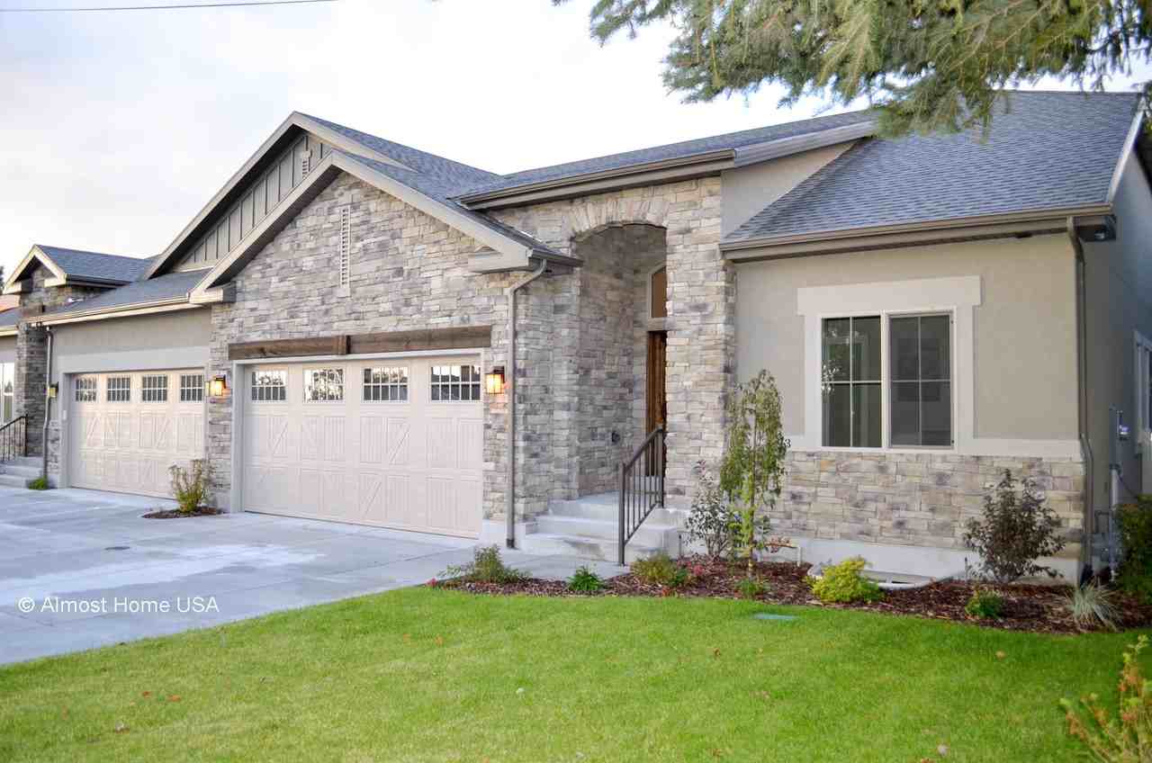 3293 E Bengal Blvd