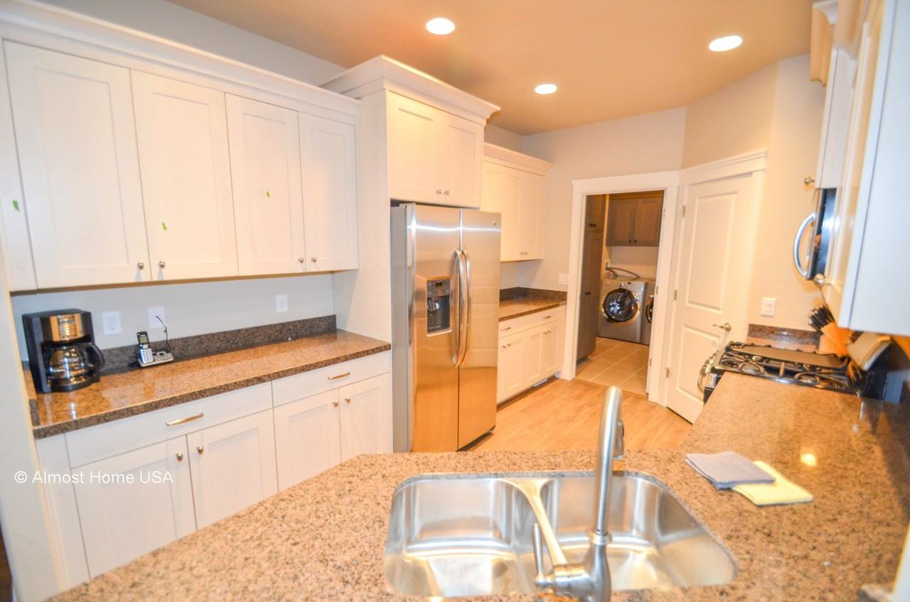 3293 E Bengal Blvd - Photo 7 of 21
