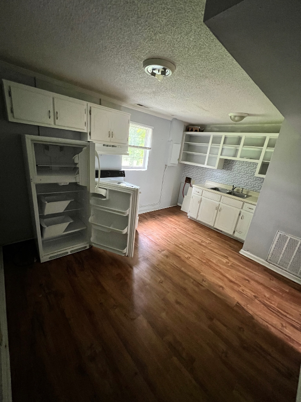 421 S Orleans St - Photo 2 of 6