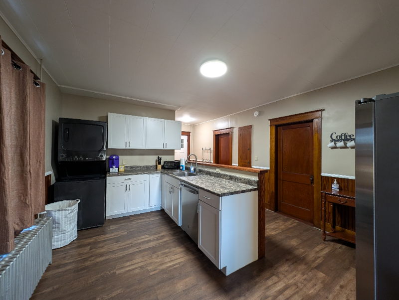 492 Burgess St #1 - Photo 3 of 29