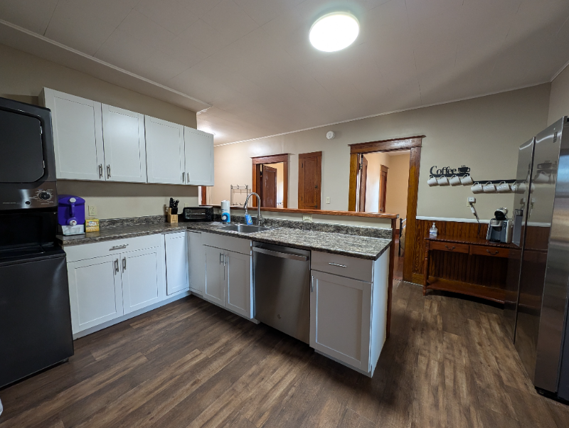 492 Burgess St #1 - Photo 4 of 29