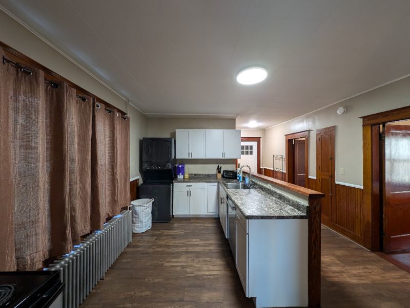 492 Burgess St #1 - Photo 5 of 29