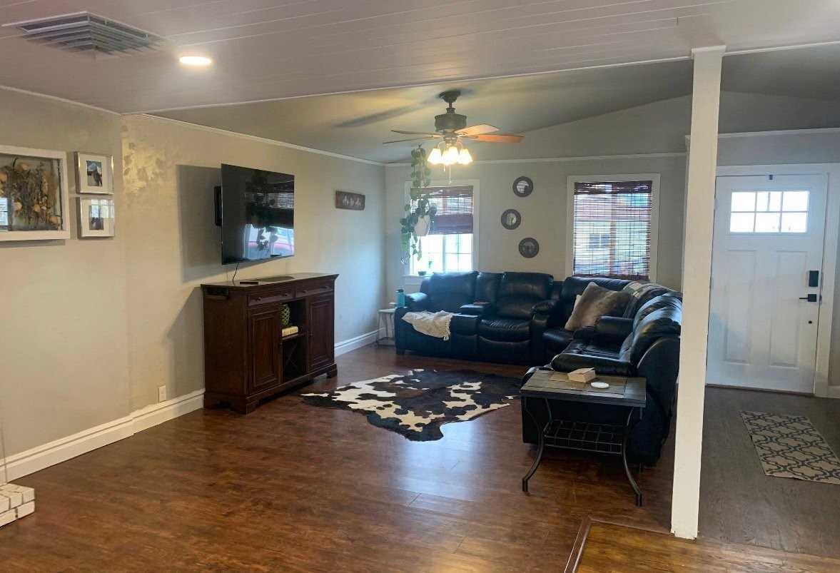 457 N 19th St - Photo 2 of 17