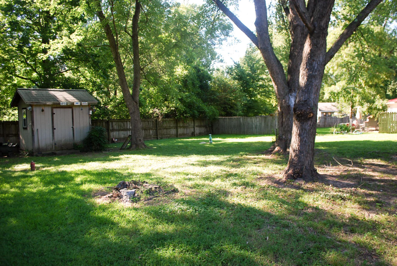 1108 Royal Dr - Photo 3 of 18