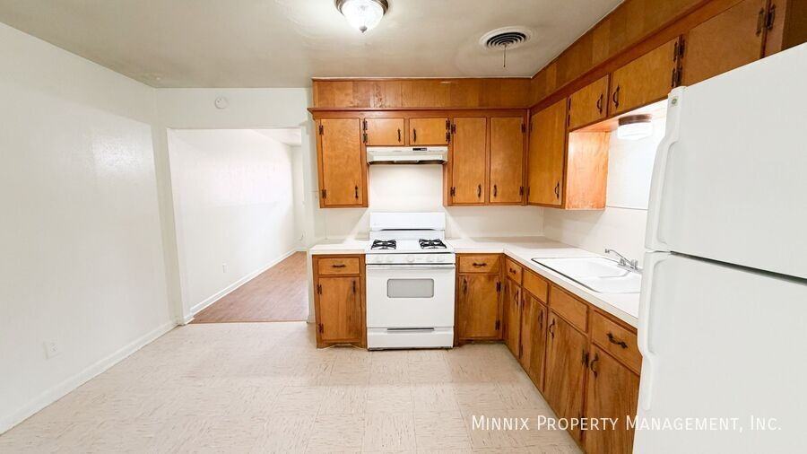 4610 52nd St #A - Photo 3 of 14