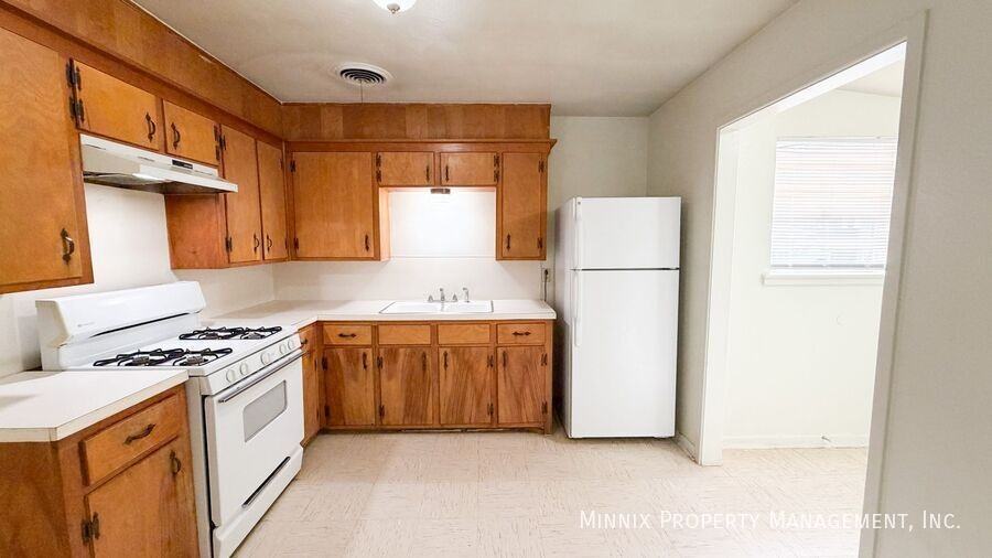 4610 52nd St #A - Photo 4 of 14