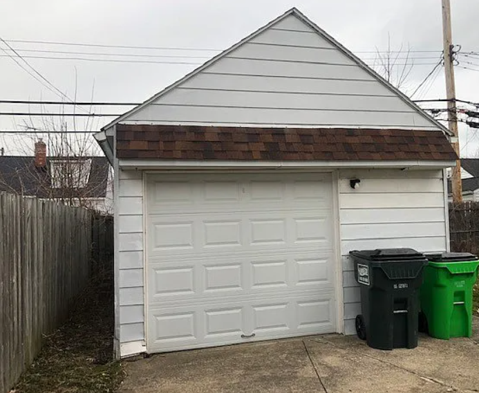 20831 Morris Ave - Photo 2 of 11