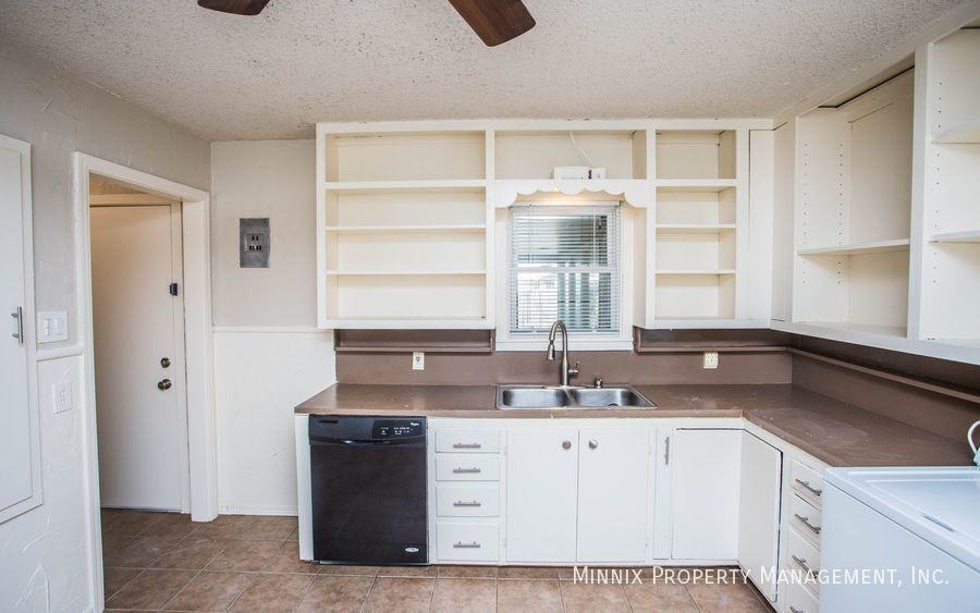 3406 28th St - Photo 6 of 36