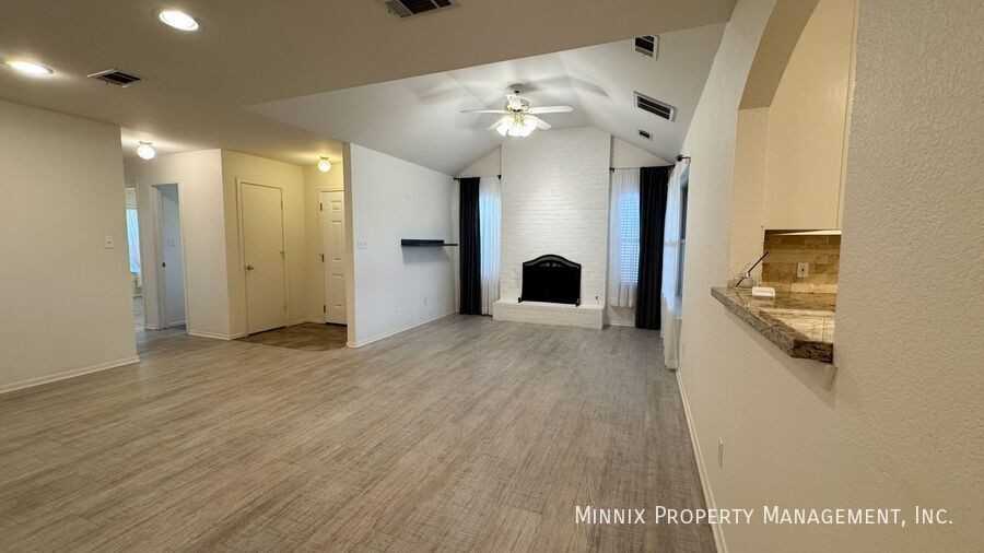 2001 Freeport Ln - Photo 3 of 30