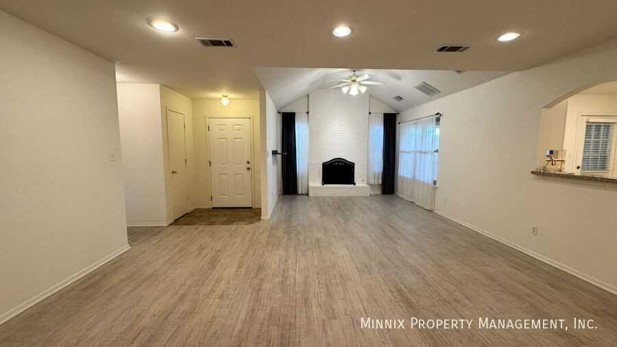 2001 Freeport Ln - Photo 4 of 30