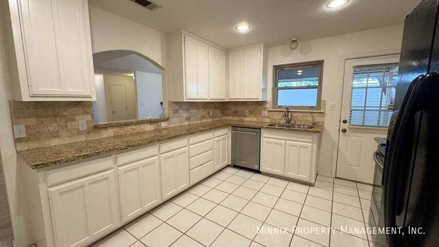 2001 Freeport Ln - Photo 7 of 30