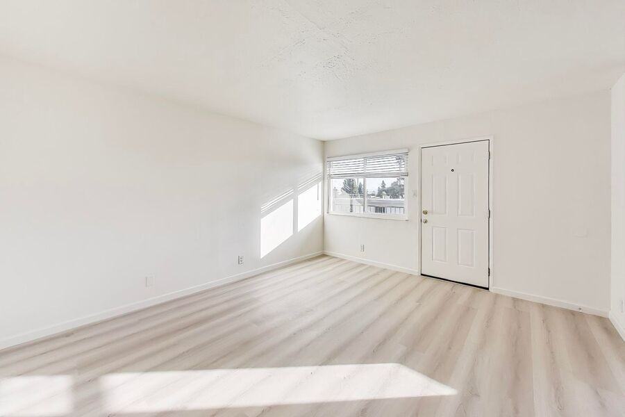 430 Vernon St #10 - Photo 4 of 18