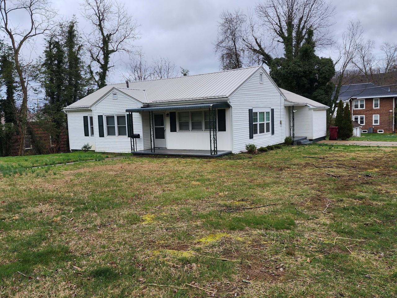700 E Holston Ave - Photo 2 of 20