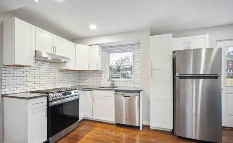 2836 Fairhaven Ave - Photo 7 of 23