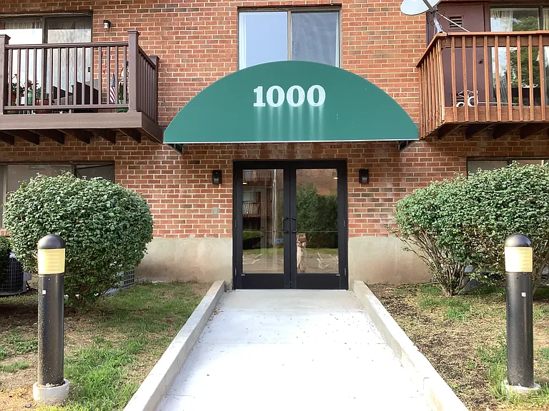 1217 Harbor View Dr #1217 - Photo 4 of 15