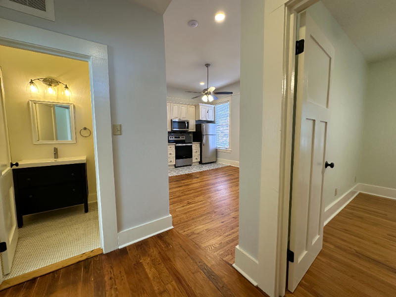 518 E 8th St #E - Photo 2 of 20