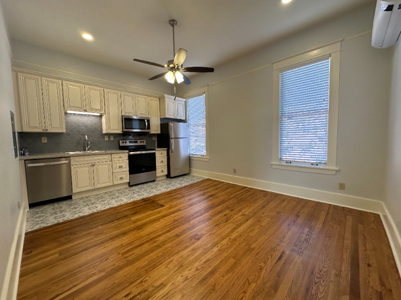 518 E 8th St #E - Photo 3 of 20