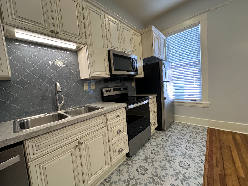 518 E 8th St #E - Photo 7 of 20