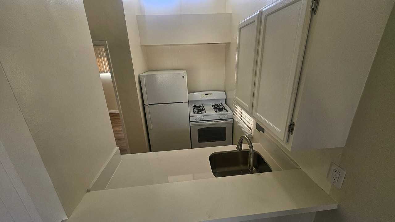 14926 Hawthorne Blvd #118 - Photo 4 of 9
