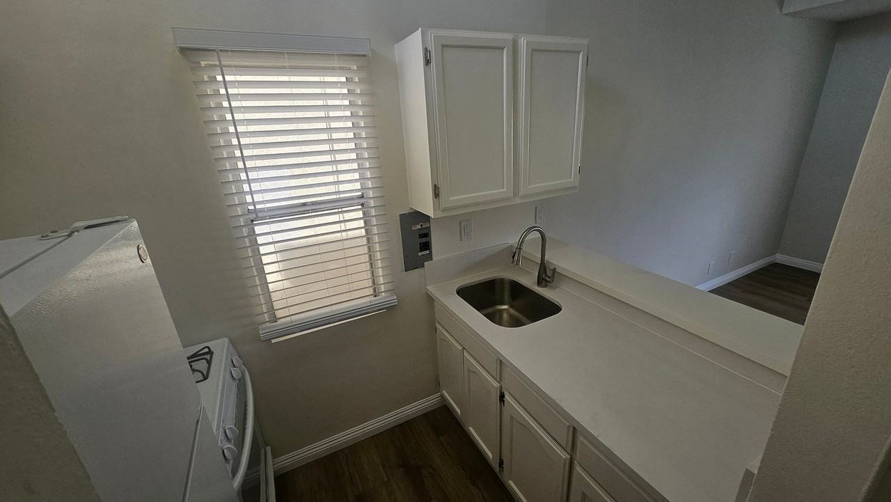 14926 Hawthorne Blvd #118 - Photo 5 of 9