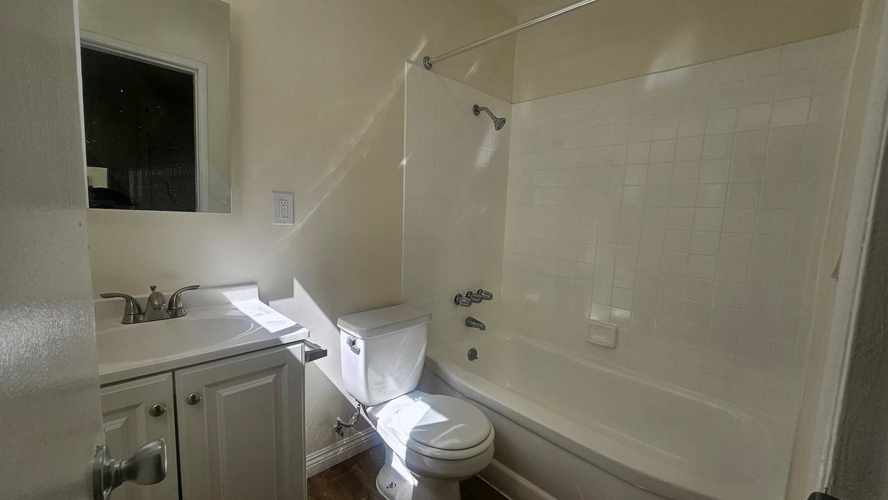 14926 Hawthorne Blvd #118 - Photo 7 of 9