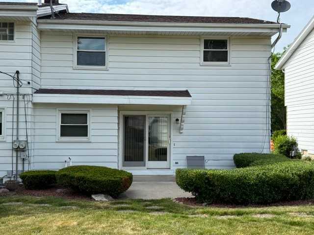 7759 W Beloit Rd - Photo 2 of 16