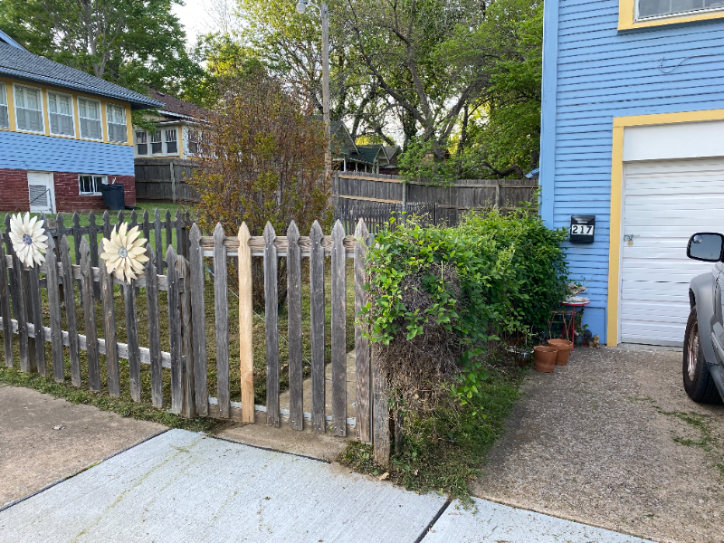 217 W Jasper St - Photo 2 of 12
