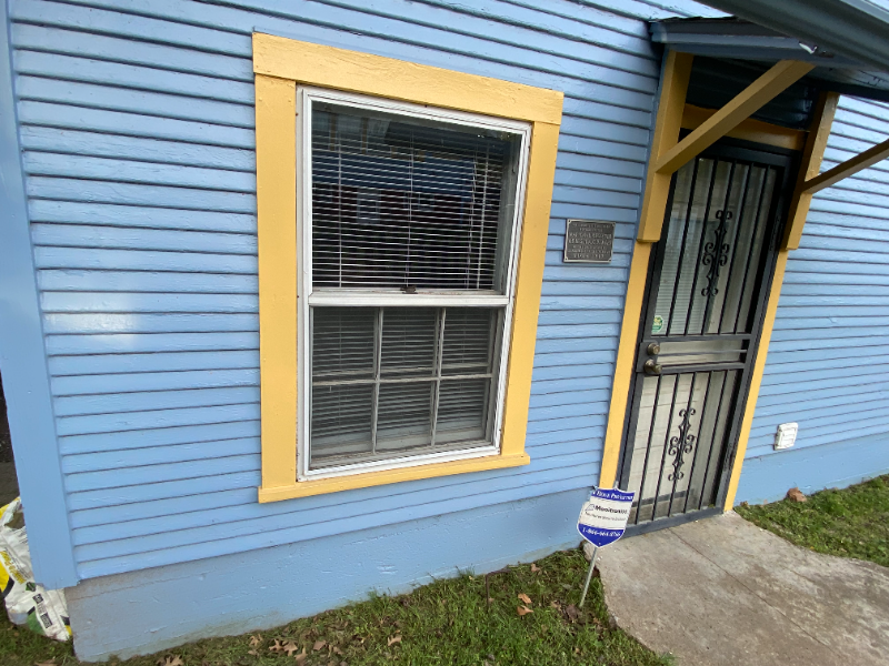 217 W Jasper St - Photo 3 of 12