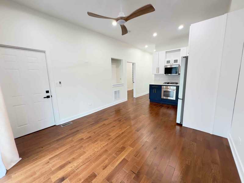 1529 N Maplewood Ave #1 - Photo 2 of 14