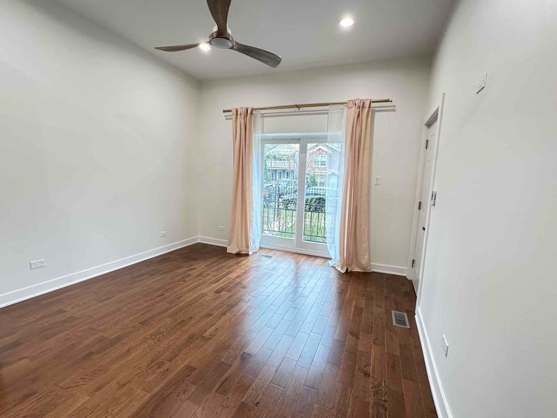 1529 N Maplewood Ave #1 - Photo 3 of 14