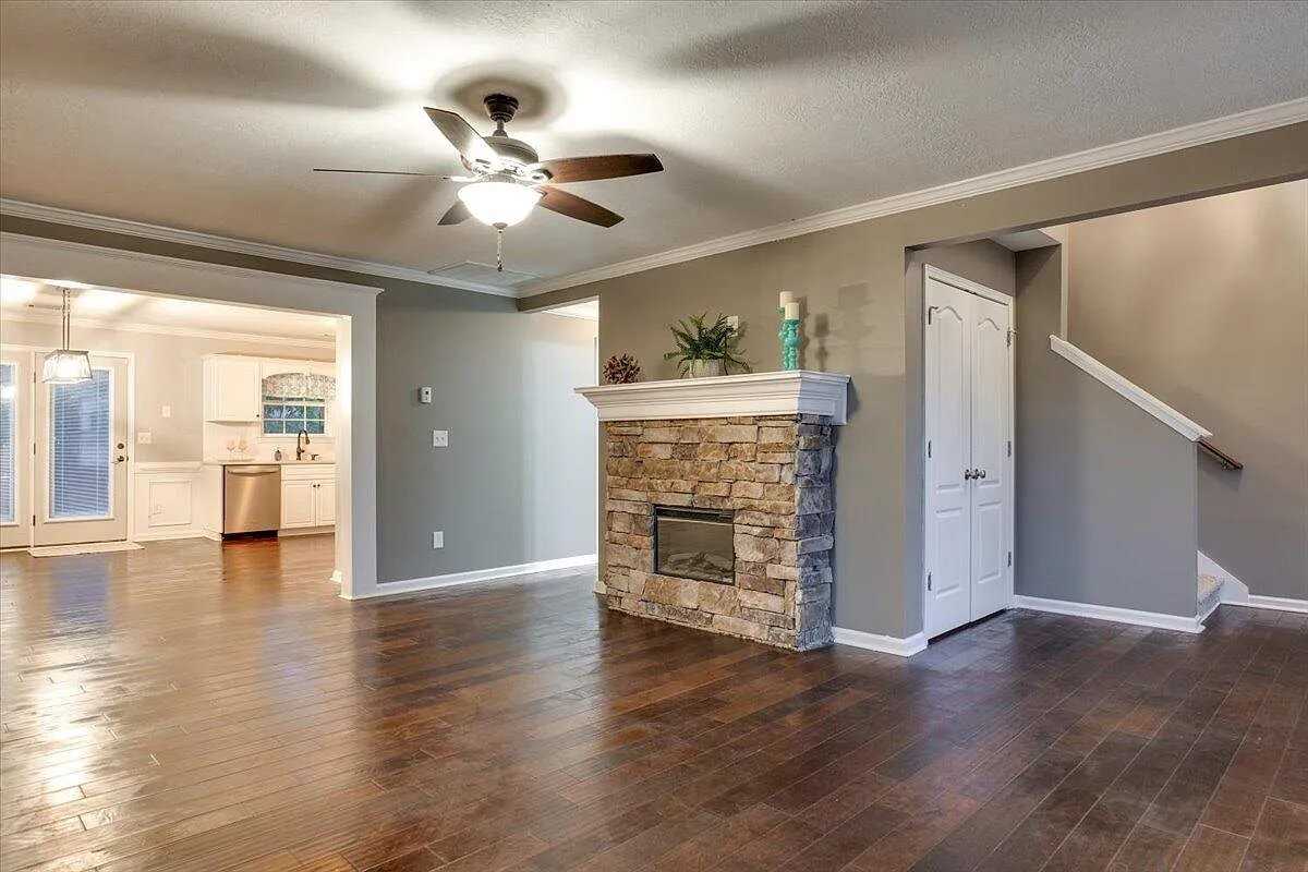 756 Keyes Dr - Photo 3 of 22