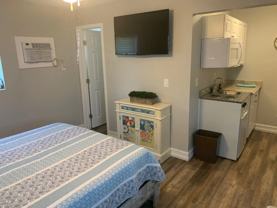 2135 Ne Dixie Hwy #2 - Photo 1 of 1