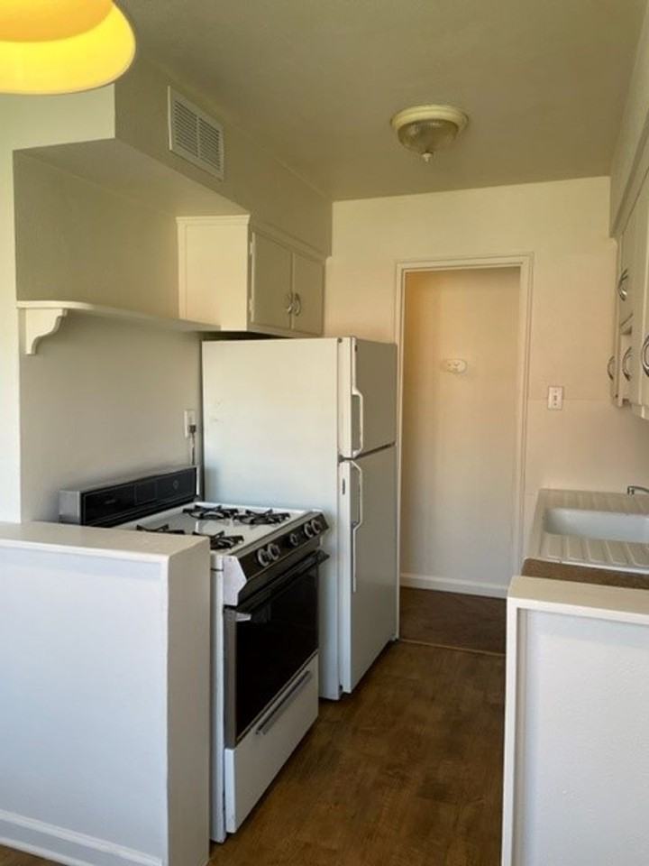 8 Dickinson Ave #A - Photo 5 of 11