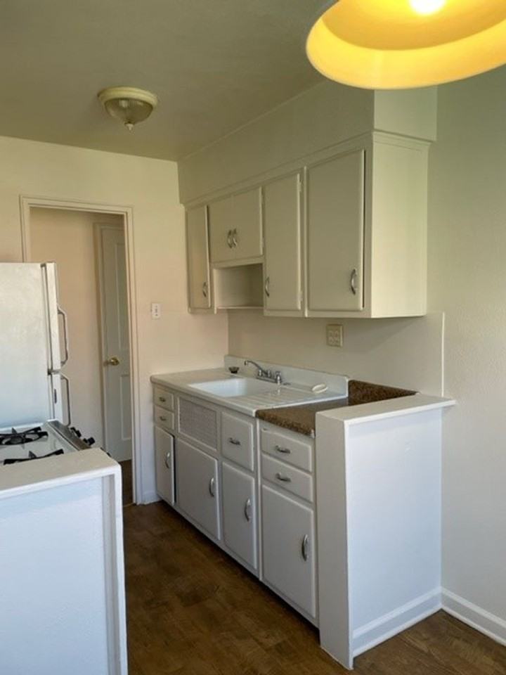 8 Dickinson Ave #A - Photo 7 of 11