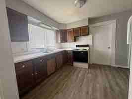featured image of 114 E 9th St