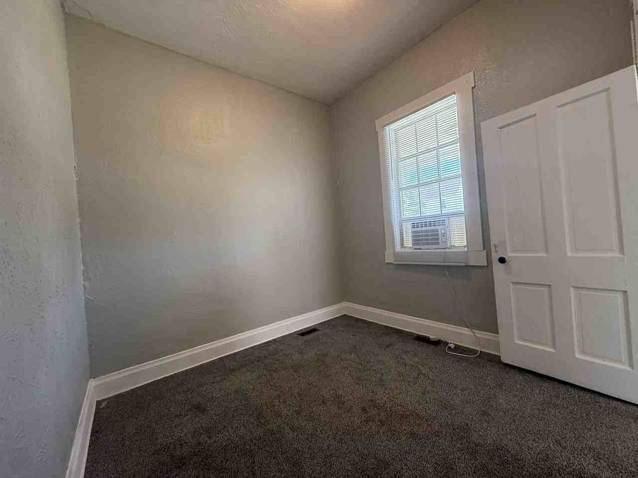 114 E 9th St - Photo 6 of 15