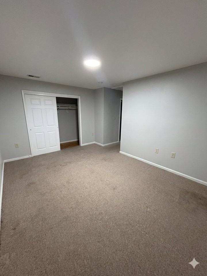 547 Magnolia Ave #2 - Photo 3 of 4