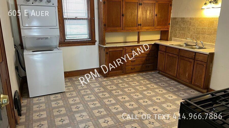 605 E Auer Ave - Photo 3 of 18