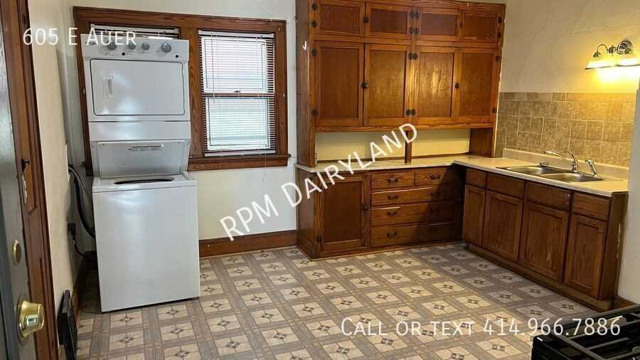 605 E Auer Ave - Photo 4 of 18
