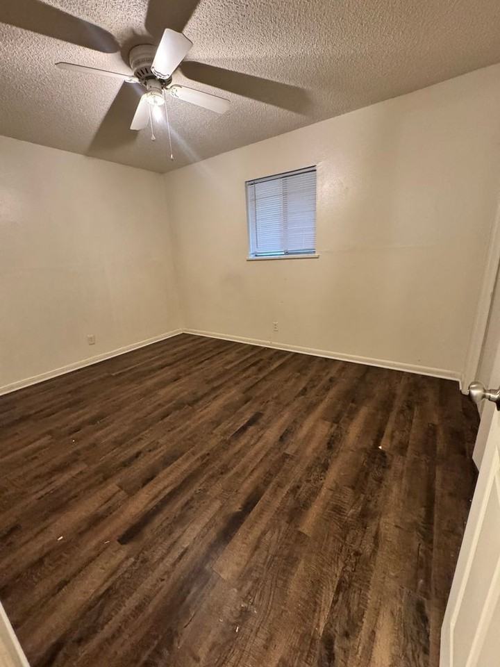 Parkview Apartments - Photo 7 of 12