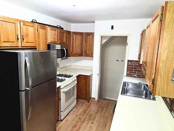 1106 Grove Ave - Photo 4 of 10