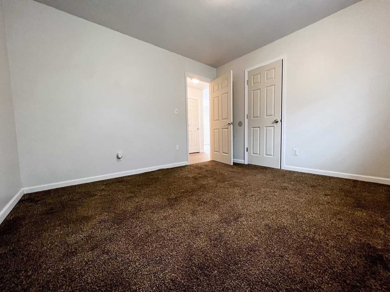 303 Se 3rd St #A - Photo 4 of 6