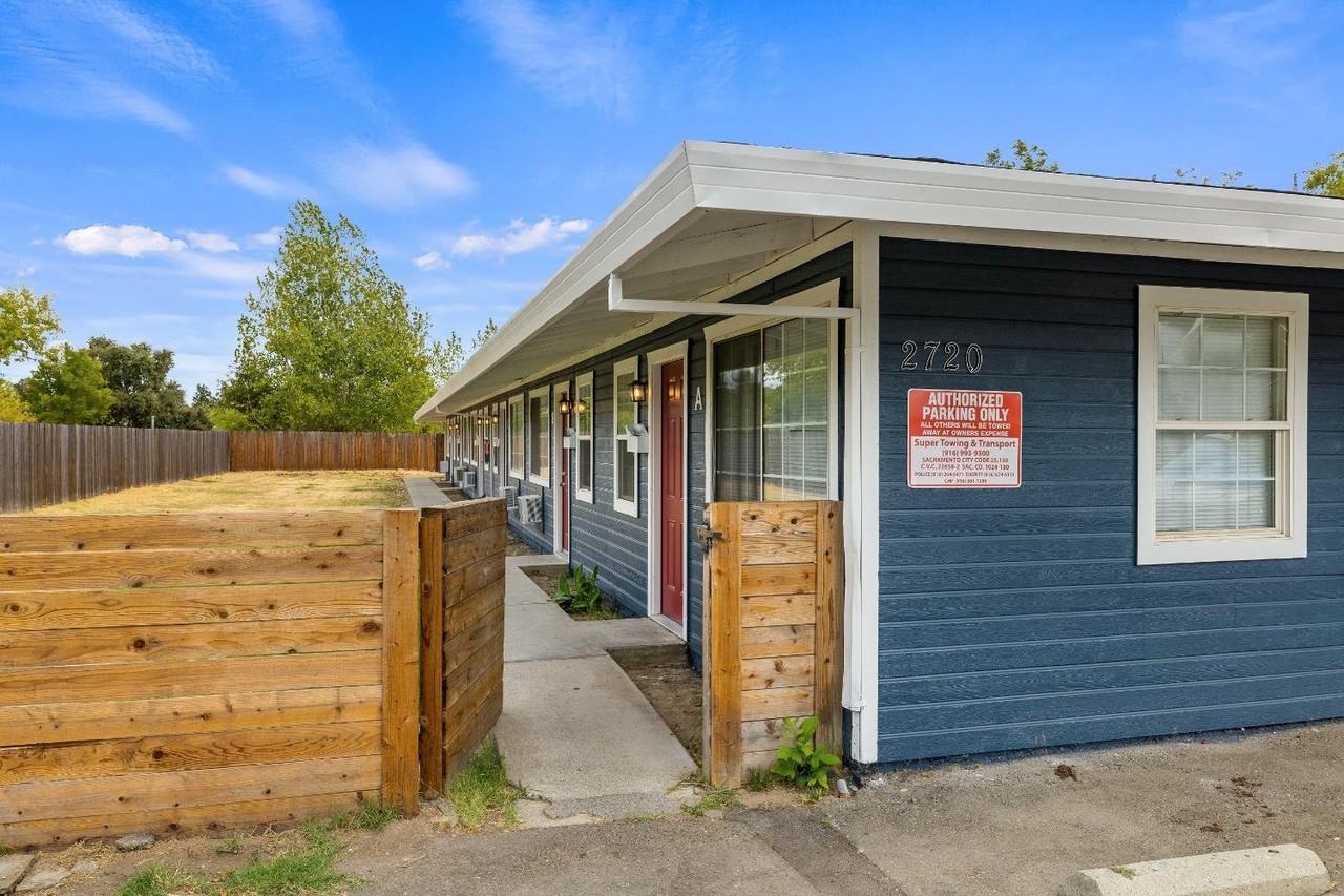 2720 Forrest St #2 - Photo 3 of 13