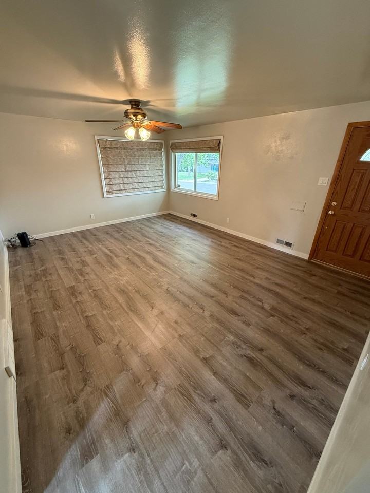 6542 Teller St - Photo 2 of 18