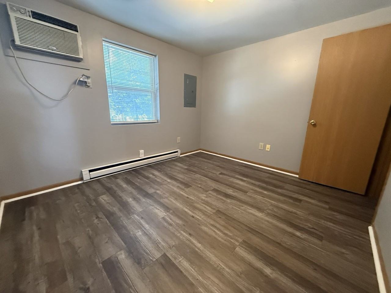 408 S Walnut St - Photo 5 of 9