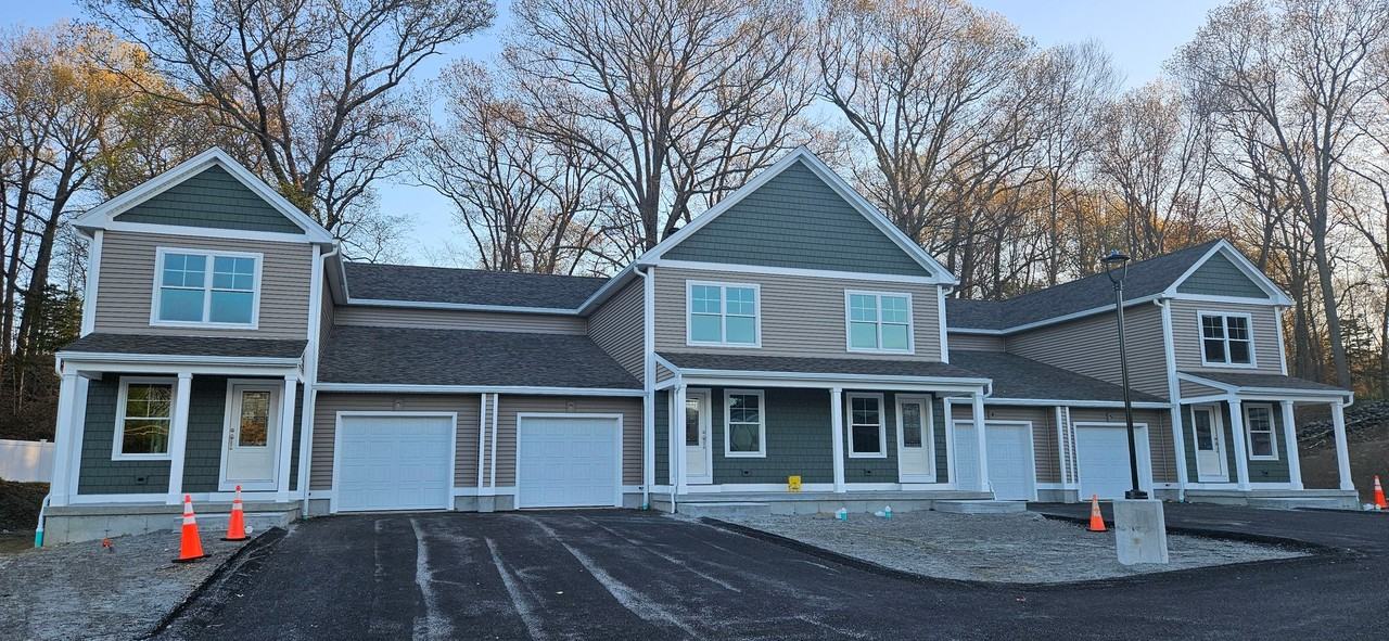 719 Putnam Pike - Photo 3 of 33